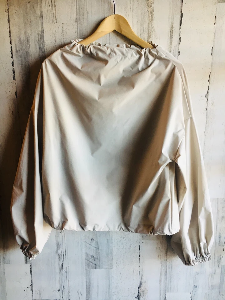 NUEVO SIN ETIQUETAS $158 Vimmia Paracaídas Top Beige M Rompevientos Pullover Cordón REVOLVE Foto 4 de 4