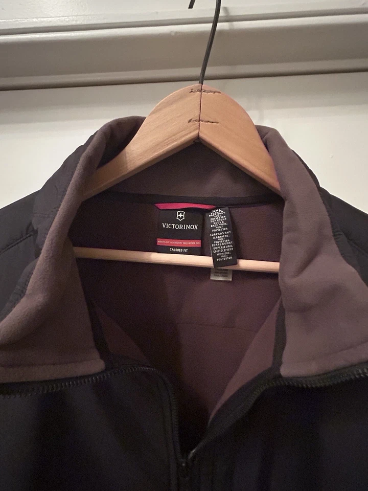 Victorinox Men’s Grey & Black Fleece Jacket - Image 3 of 4
