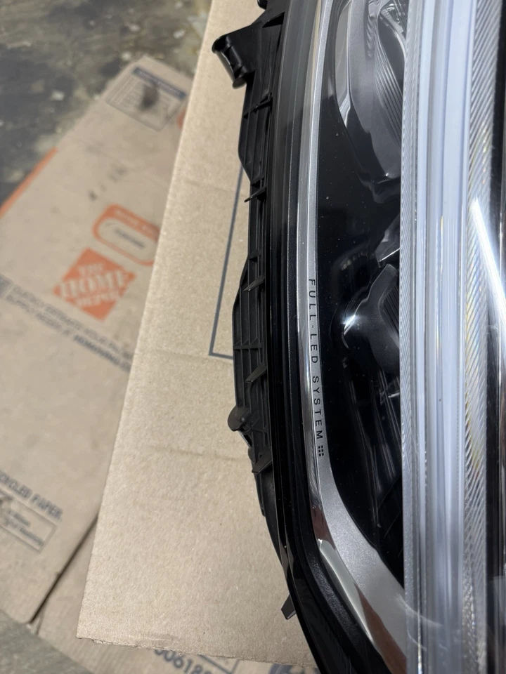 2018-2025 VOLVO XC60 HEADLIGHT OEM RH RIGHT PASSENGER SIDE LED ADAPTIVE 32342503 - Image 4 of 4