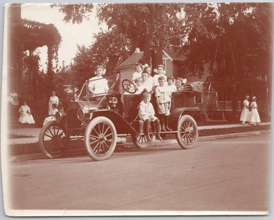 #ad Postcard Old Model T Filled with Neighborhood Children cir.1910 M 17m $12.49