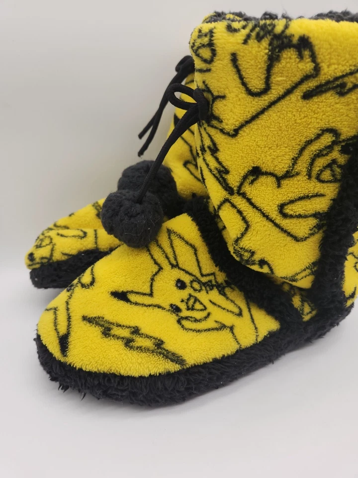 Zapatillas de bota amarillas con estampado integral Pokemon Pikachu para mujer talla 7/8 Foto 2 de 4