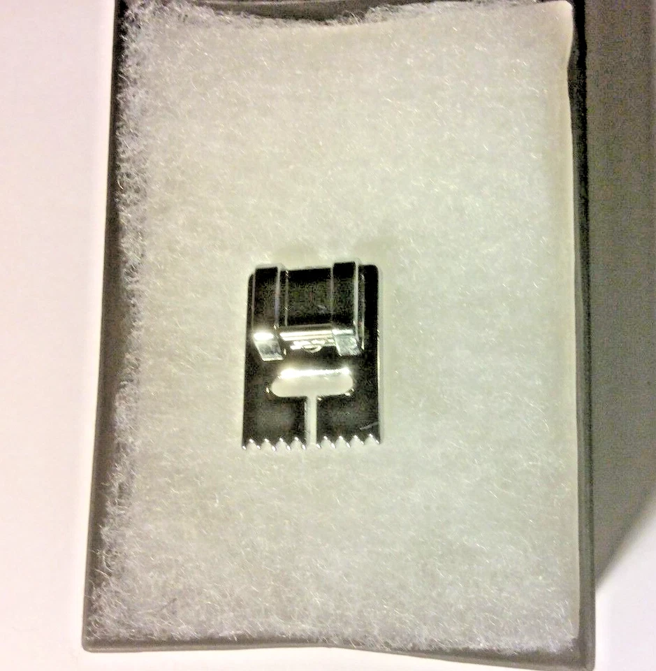 Pfaff Sewing Machine - 9 Groove Pintuck 7mm Snap-On Foot That Fits Many Models - Image 4 of 4