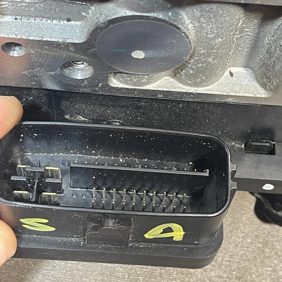 2006-2007 Lexus Gs430 06-09 Gs450H Gs460 Abs Anti-Lock Brake Pump 44510-30260 - Image 4 of 4