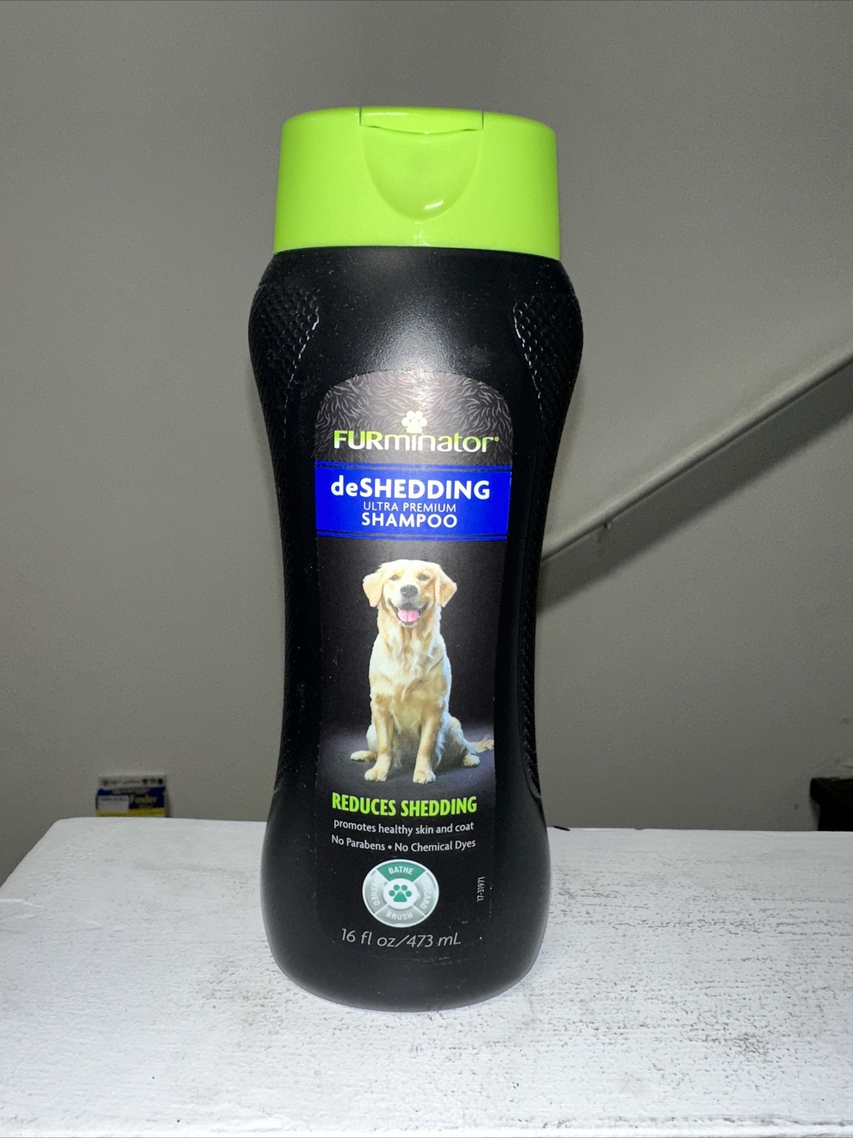 Furminator deSHEDDING Ultra Premium Dog Shampoo - 16 oz - Brand New