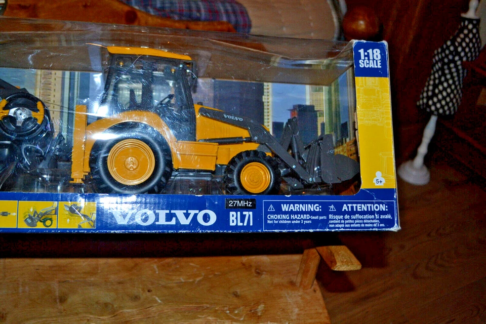 gros camion radio commande neuf tractopelle volvo 1/18 eme scale  - Photo 3/4