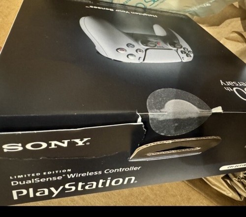 PS5 Digital Slim 30th Anniversary Edition Bundle mit Disc Laufwerk & 30th DualSense - Bild 4 von 15