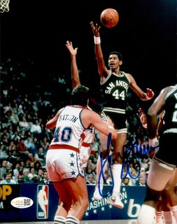 George Gervin HOF Signed San Antonio Spurs 8x10 Basketball Photo AUTO JSA