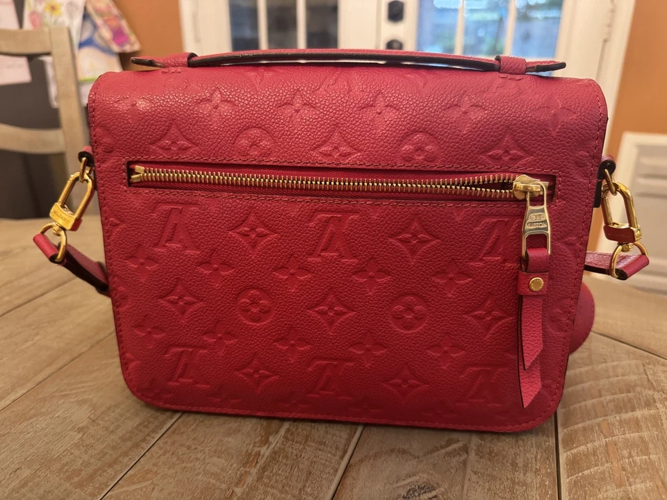 Louis Vuitton Metis Pouchette Crossbody Handbag in cDark Rose Empreinte. Rare! - Image 2 of 4