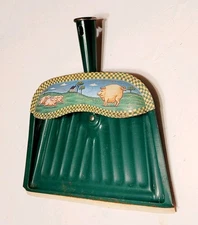 Vintage J V Reed Metal Dustpan Green Pigs Farmhouse Rustic Primitive Cottagecore