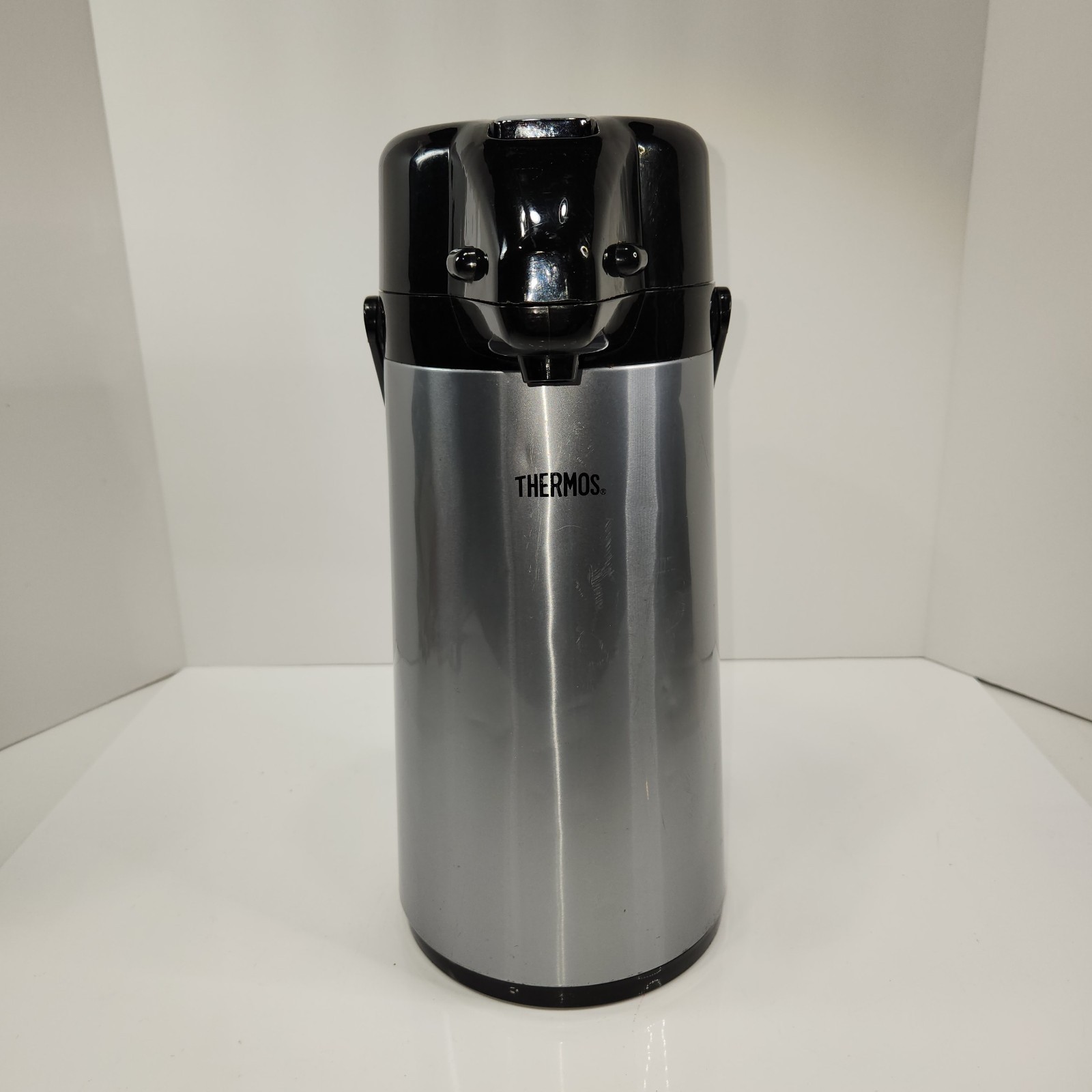 Pump Dispenser Carafe  ( 2 Qt. ) Hot / Cold Carry Handle Guc