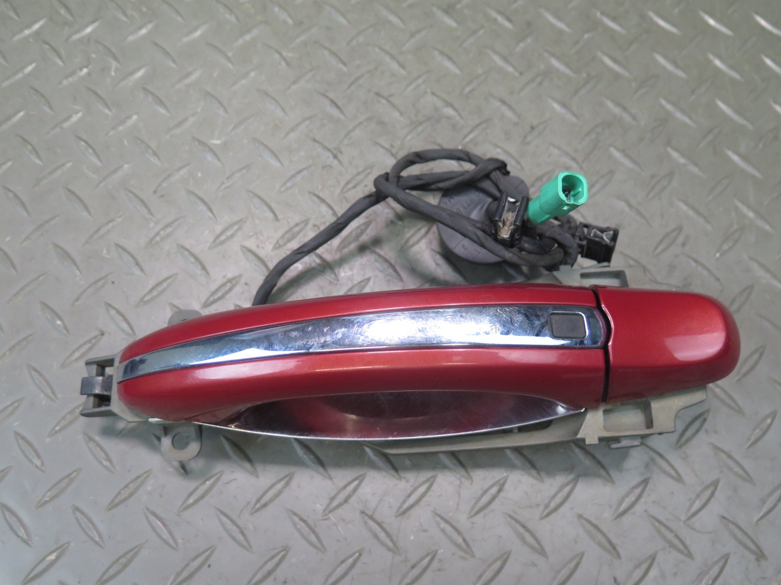 2006-2012 BENTLEY FLYING SPUR REAR RIGHT PASS SIDE EXTERIOR DOOR HANDLE RED