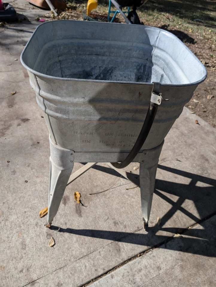 VTG Basin Farm Wash Tub Wheeled CH  Stand Galvanized Metal Stand Drain Planter - Image 2 of 4