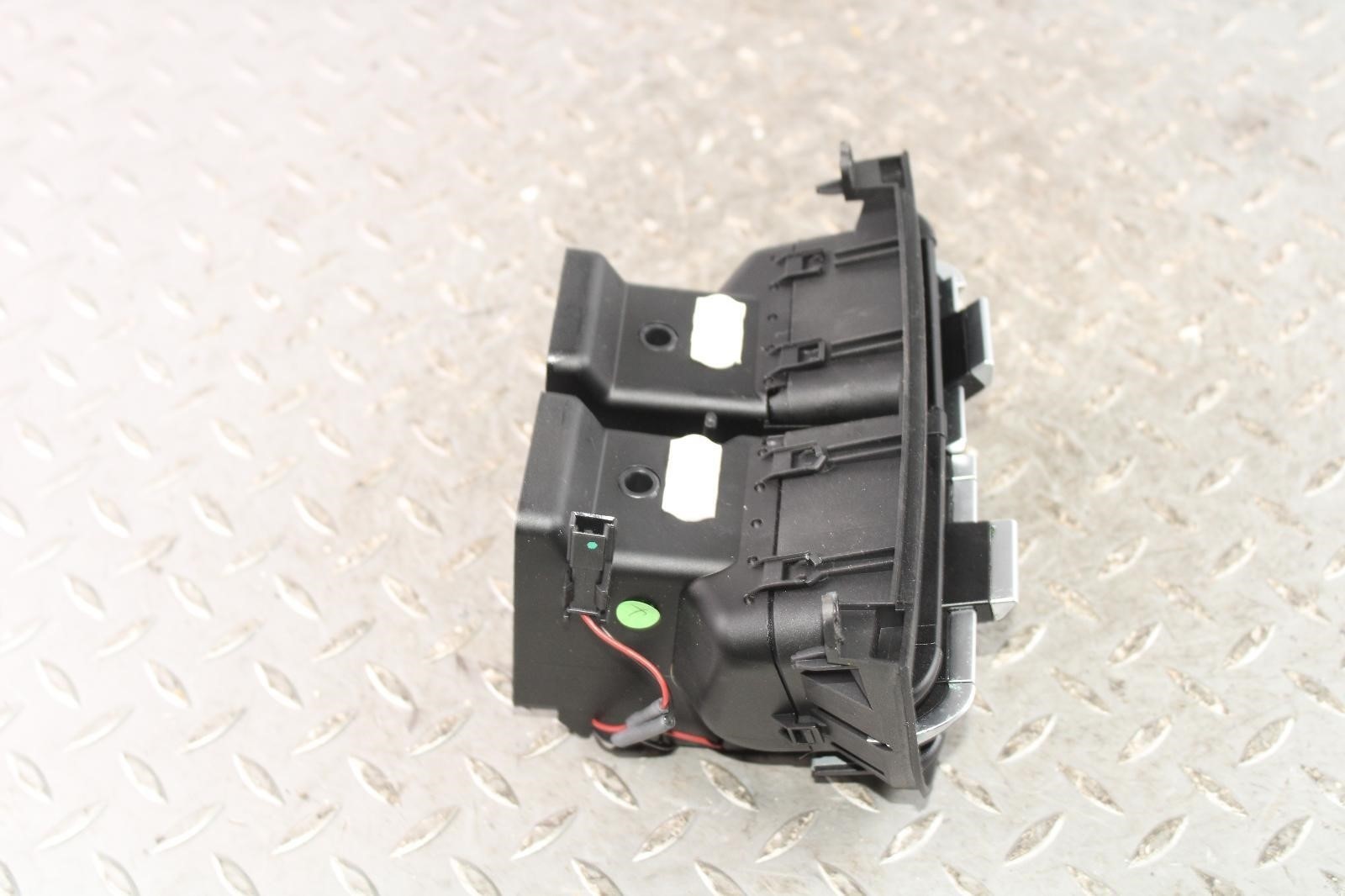 14-21 Ghibli Black Floor Center Rear Passenger Console Air Vents Unit Factory OE