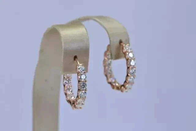 Pendiente aro redondo de diamantes simulados infinitos de 2 quilates para mujer enchapado en oro amarillo de 14 quilates Foto 3 de 4