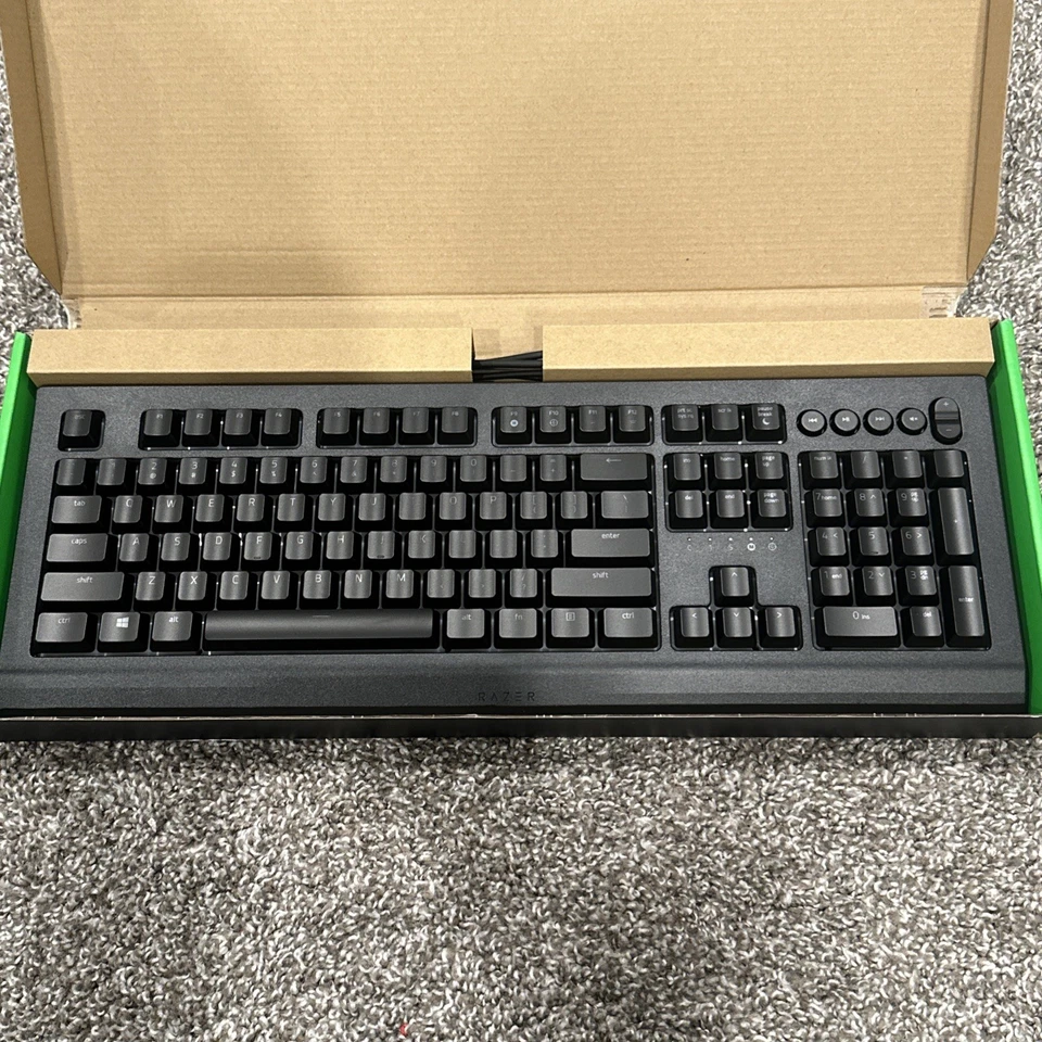 Razer Cynosa V2 Keyboard Open Box Read Description - Image 2 of 4