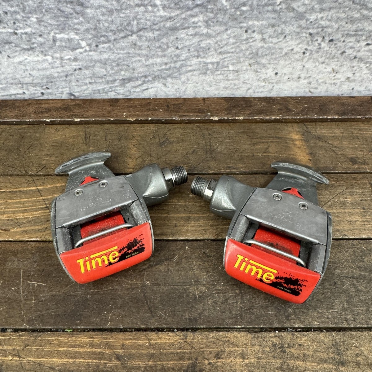 Vintage TIME EQ Titan Clipless Road Bike Pedals Titanium 9/16 Red