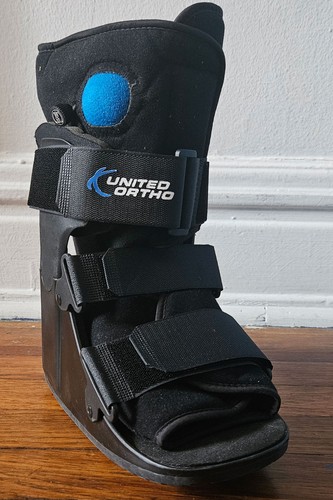 United Ortho Short Air Walker Fracture Boot - Size Small with comfort pads
