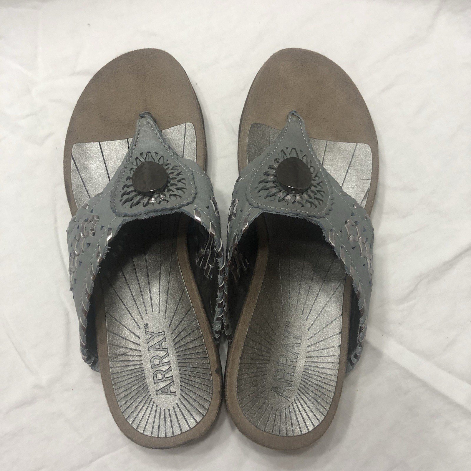 Array Moki Medallion Gray and Silver Leather Thon… - image 1