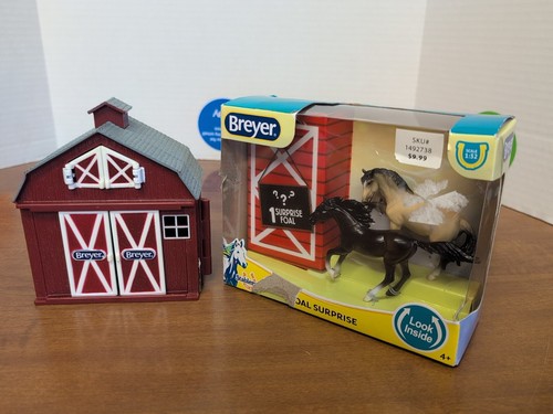 Breyer Stablemates Pocket Barn Mini Stable with horses and foal surprise