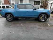 2022 Rivian R1T LAUNCH EDITION