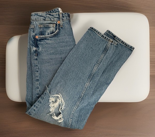 Pretty Zara Blue Straight Leg Distressed Trashed Ripped Knee Jeans-Comfy-Sz 8