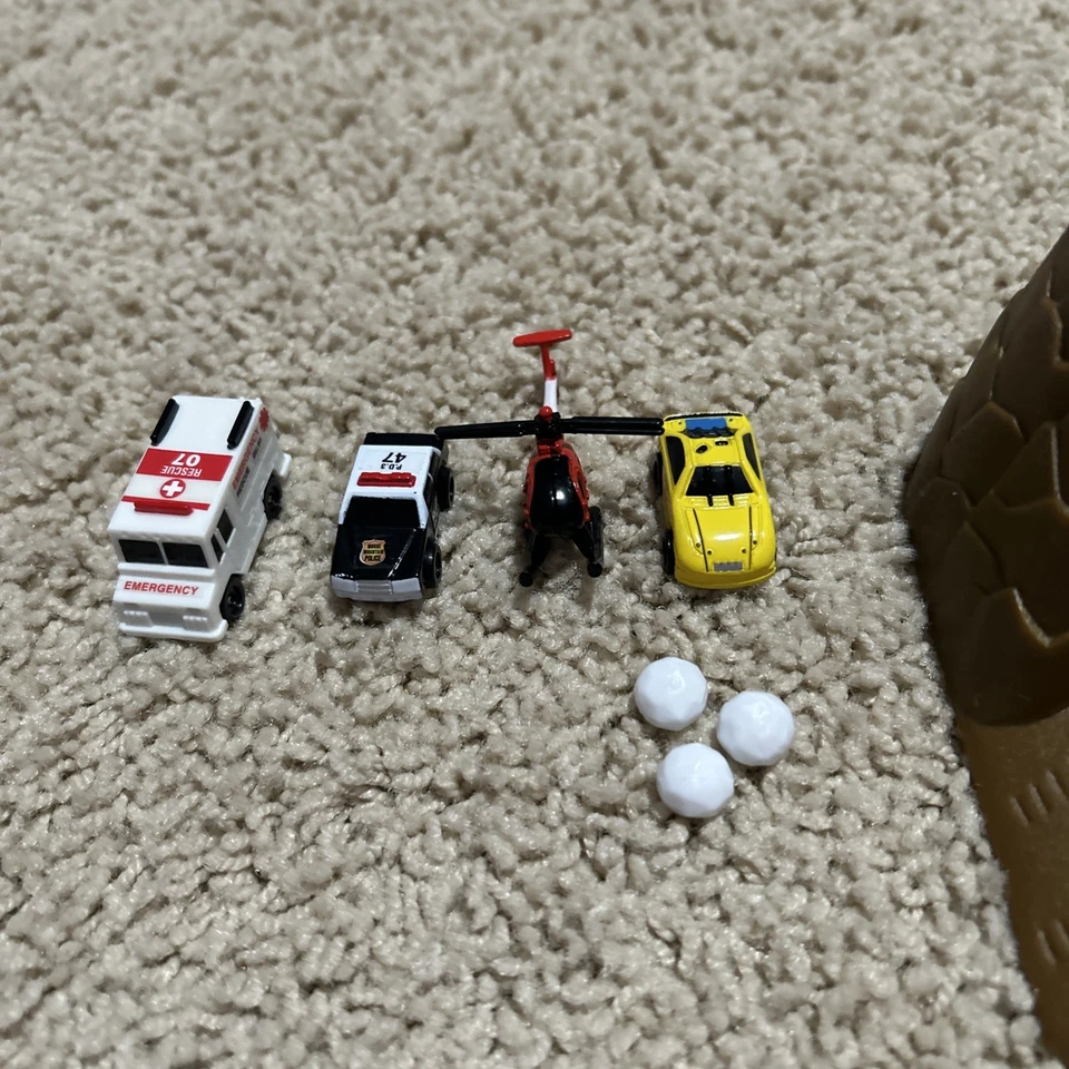 Juego de micro máquinas centro de emergencia policía ambulancia Heli Porsche 2002 vintage Foto 4 de 4