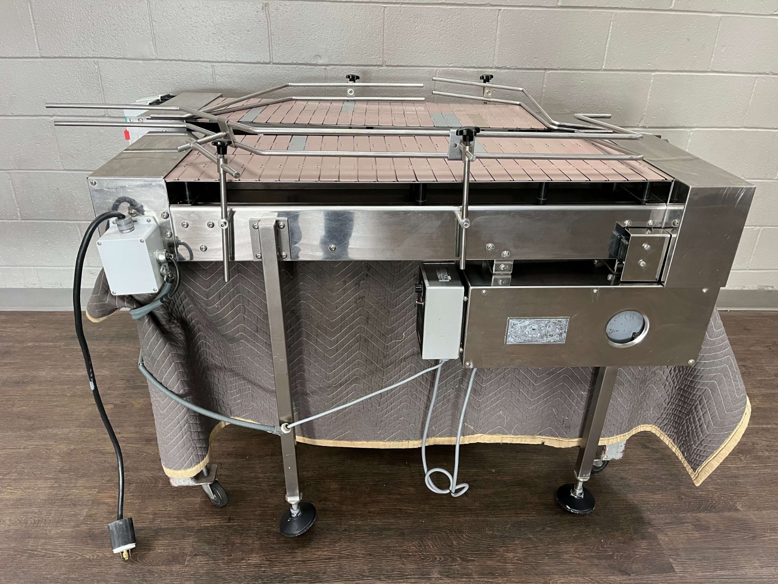 King IL-UC2 Bi-Directional Accumulation Table and Kaps-All Spacing Wheel