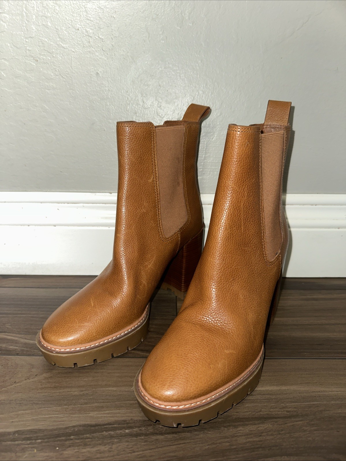 SAOLA Stivali Tory Burch Carson 70 mm suola a strappo in caramello tostato taglia 9