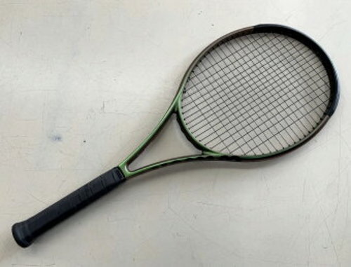 ☆美品☆2本セット☆ Wilson BLADE V8 100 300g G2 wr079511u_11_blade_100_v8_16x1