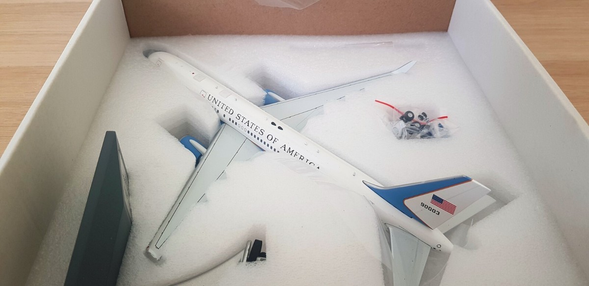 Boeing VC-32A 1/200 モデルプレーン Boeing VC-32A 1/200 モデルプレーン Boeing VC-32A 1/200