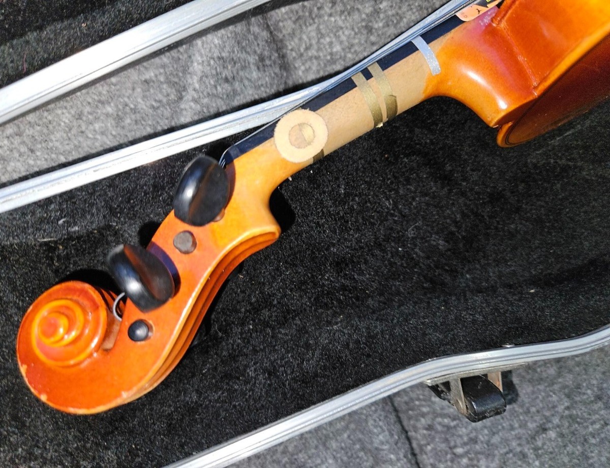 Suzuki No. 230 (1/10 Size) Violin, Japan 1990 w/ case & bow Suzuki No. 230 (1/10 Size) Violin, Japan 1990 w/ case & bow
