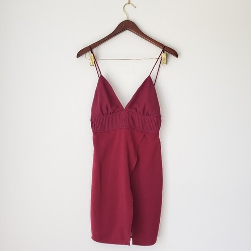 About Us Andrea Chiffon Minikleid Weinrot XS Neu mit Etikett Revolve - Bild 2 von 9