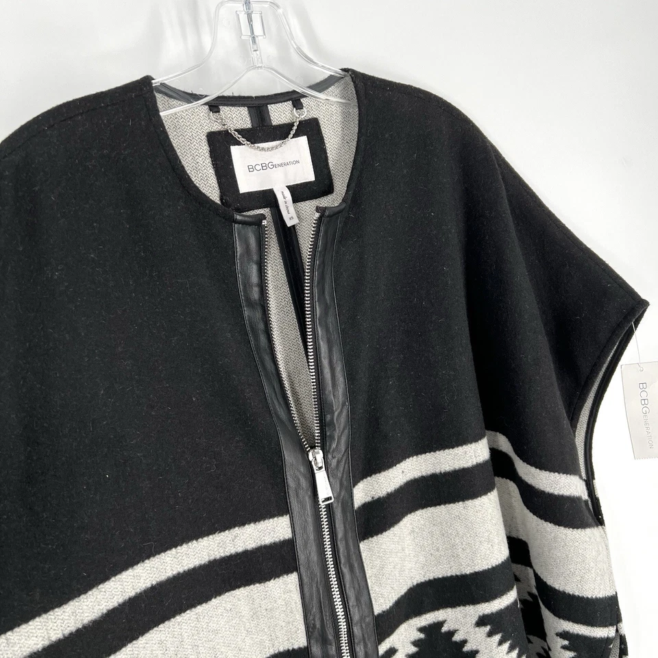 Poncho feminino BCBG BCBGeneration mistura de lã tamanho XS cinza padrão asteca franja - Imagem 3 de 4