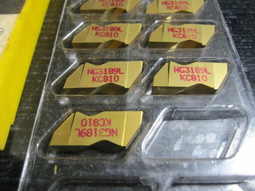 7 NEW Kennametal Top Notch NG3189L KC810 carbide inserts - Foto 3 di 6
