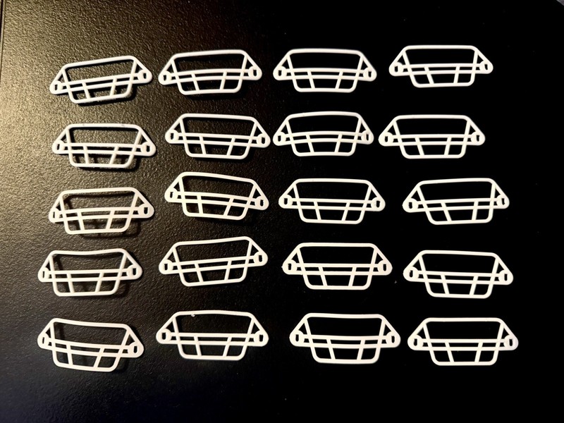Lot of 20 Gumball Football Helmet Face Masks--full linemen masks