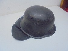 2wk Stahlhelm Mit Nackenschutz  FW  Deutsch  Ungereinigter Fundzustand