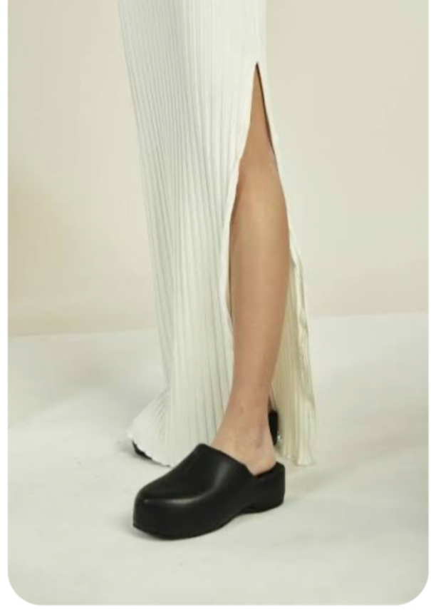 $260 worn twice Melissa Simon Miller black vegan platform mules