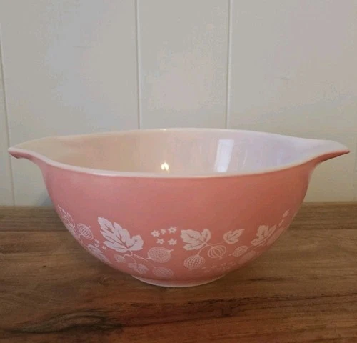 Pyrex Pink Gooseberry Cinderella Mixing Bowl 442 1-1/2 QT