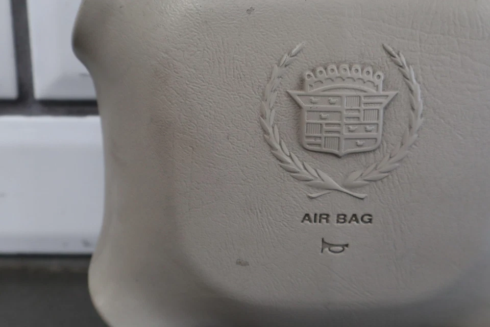 2000 Cadillac Escalade GMT400 Left LH Driver Wheel Air Bag Shale OEM - Image 3 of 4