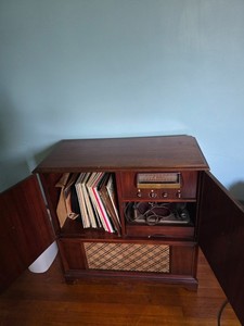 Antique Victrola and wireless radio console combination