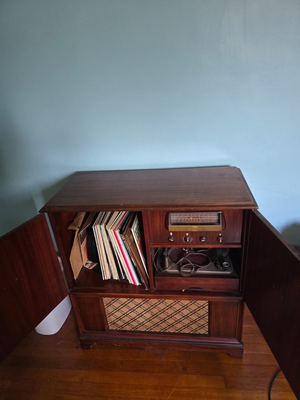 Antique Victrola and wireless radio console combination