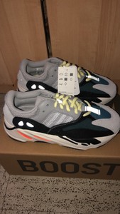 yeezy wave runner size 4