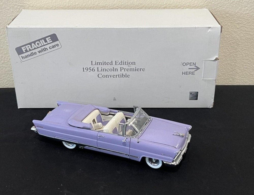 Danbury Mint 1:24 Scale Limited Edition 1956 Lincoln Premiere Purple Convertible