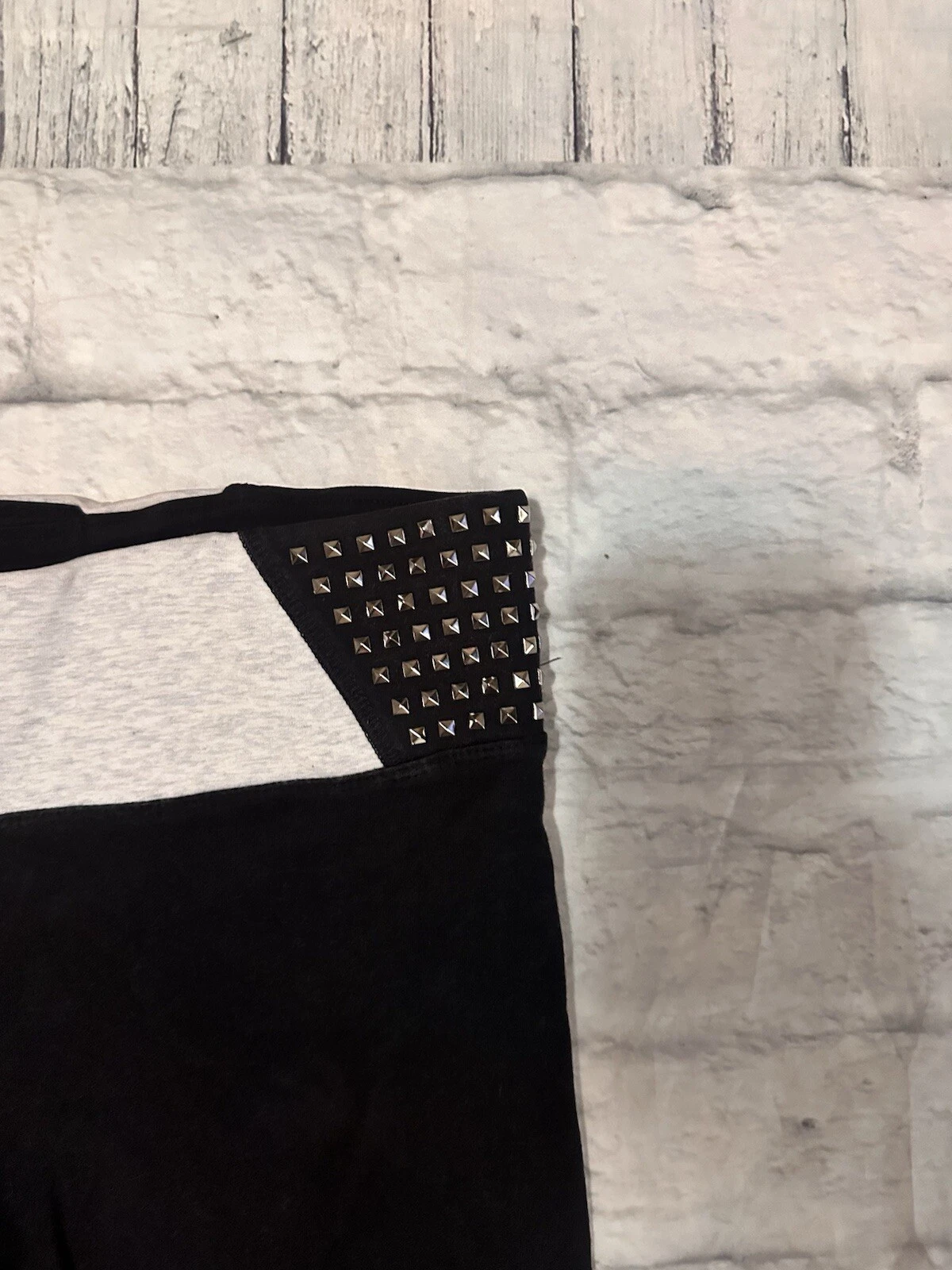 victoria-secret-vs yoga studs logo leggings