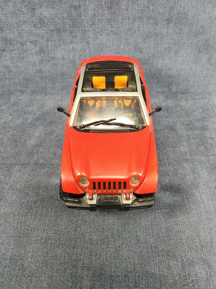 Matchbox Red Jeep Jeepster Concept Car Diecast 1/18 Scale Vintage 1999 u-10I - Image 3 of 4