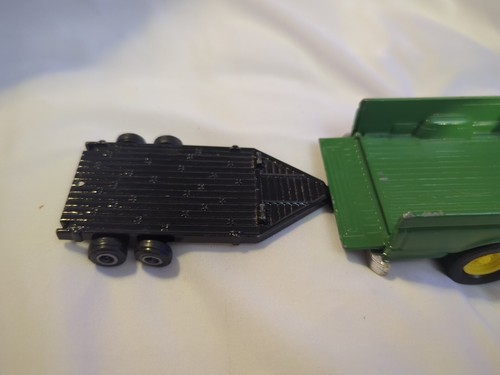 ERTL John Deere Ford Pick-up with Trailer 1/32 Scale - Picture 3 of 9