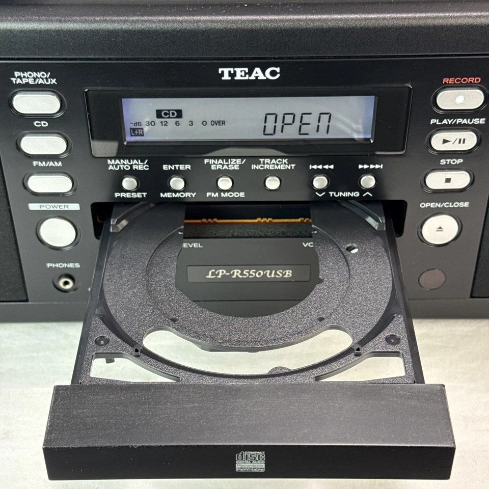 TEAC Turntable Cassette Player with CD Audio Recorder LP-R550USB + Remote READ ! - Image 3 of 4