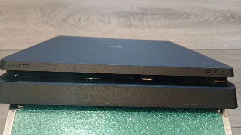 Sony PlayStation 4, Foto 2 von 5