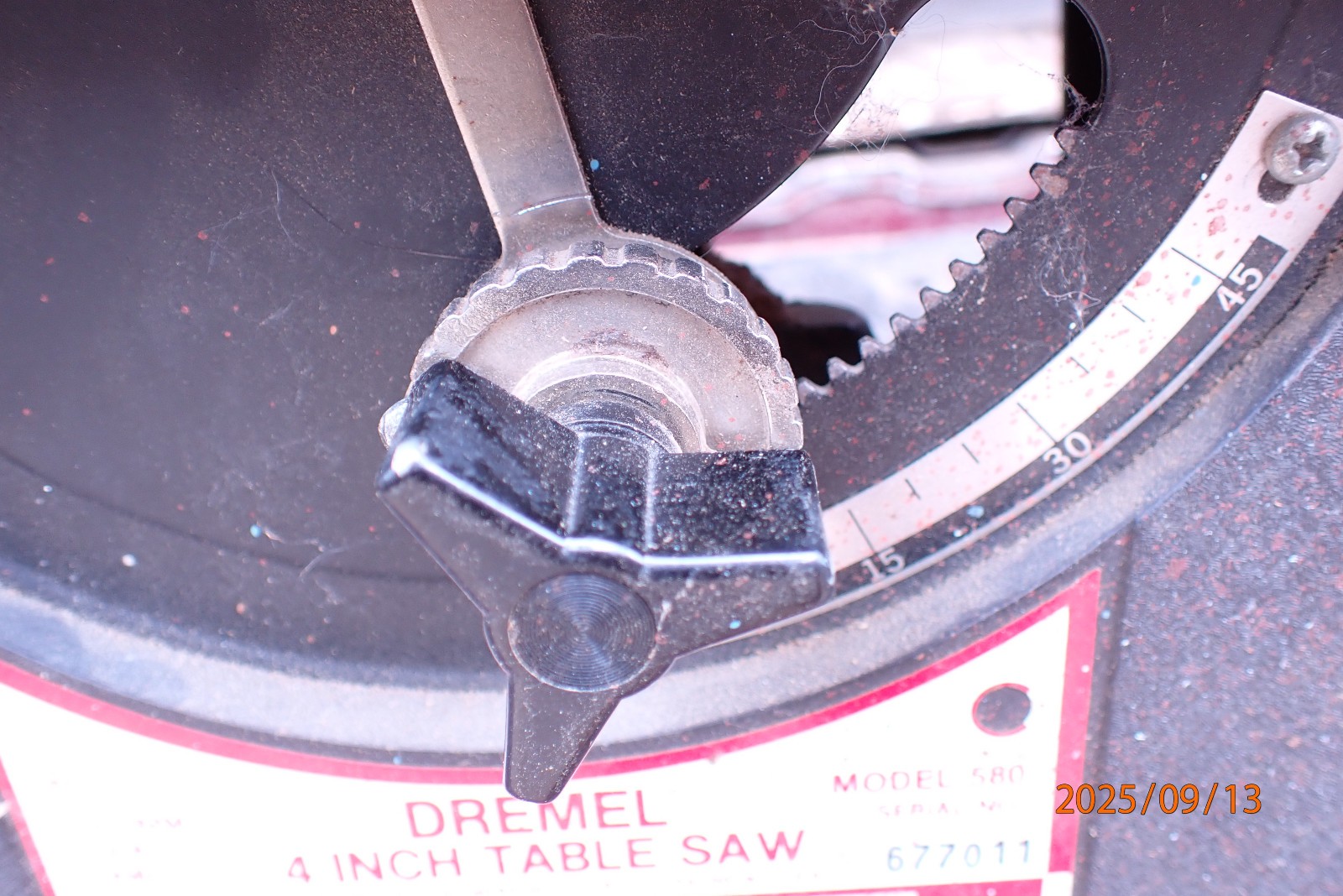 VINTAGE DREMEL 580 TABLE SAW W/ RIP FENCE AND MITER GAGE GAUGE