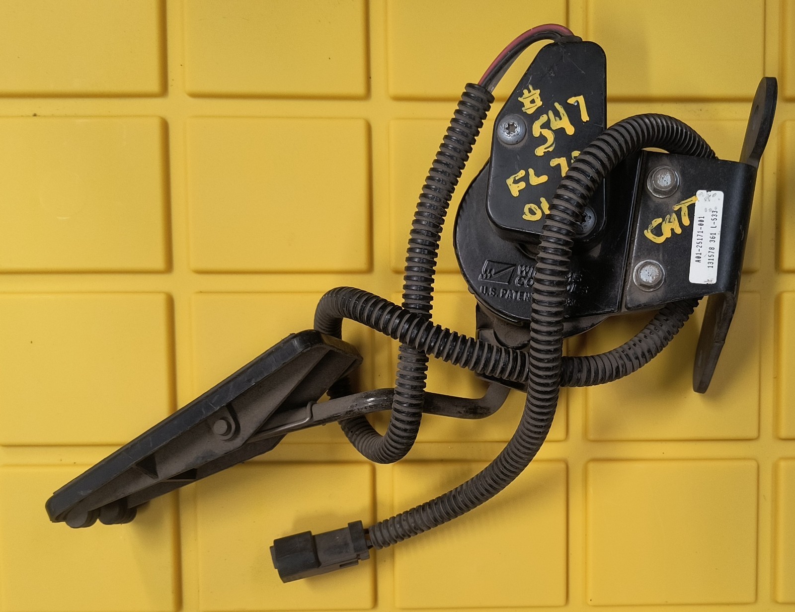 FREIGHTLINER A01-25171-001 PEDAL-SUSP ACCEL,CAT ELEC FL50 FL60 FL70 FL112